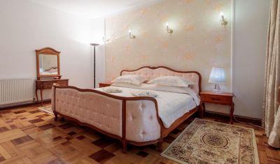 Imagine pentru Vila Crizantema 3* (fosta Vila Ceausescu) valabile pentru Revelion 2025