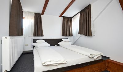 Imagine pentru Ambient Residence 3* valabile pentru Revelion 2026