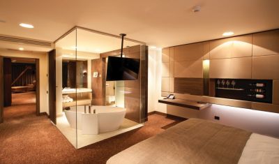 Imagine pentru Hotel Kronwell 4* valabile pentru Revelion 2026
