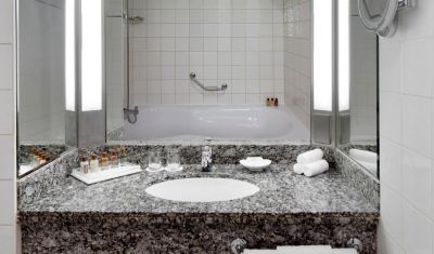 Imagine pentru Hotel Sheraton Jumeirah Beach 5* valabile pentru Revelion 2026