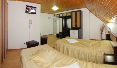 Imagine pentru Vila Select 3* valabile pentru Revelion 2026