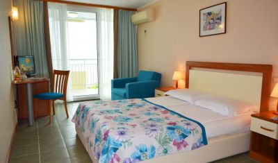 Imagine pentru Hotel Laguna Beach 4*  valabile pentru Rusalii 