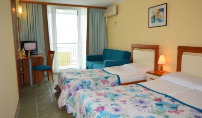 Imagine pentru Hotel Laguna Beach 4*  valabile pentru Rusalii 