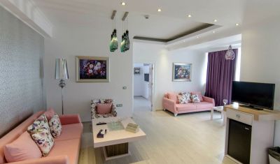 Imagine pentru Hotel Phoenicia Luxury 4* valabile pentru Rusalii 2023