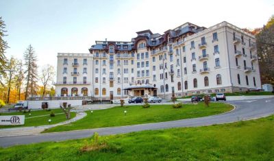 Oferta pentru Balneo 2024 Hotel Palace Baile Govora 4* - Mic Dejun/Mic Dejun + Fisa Cont