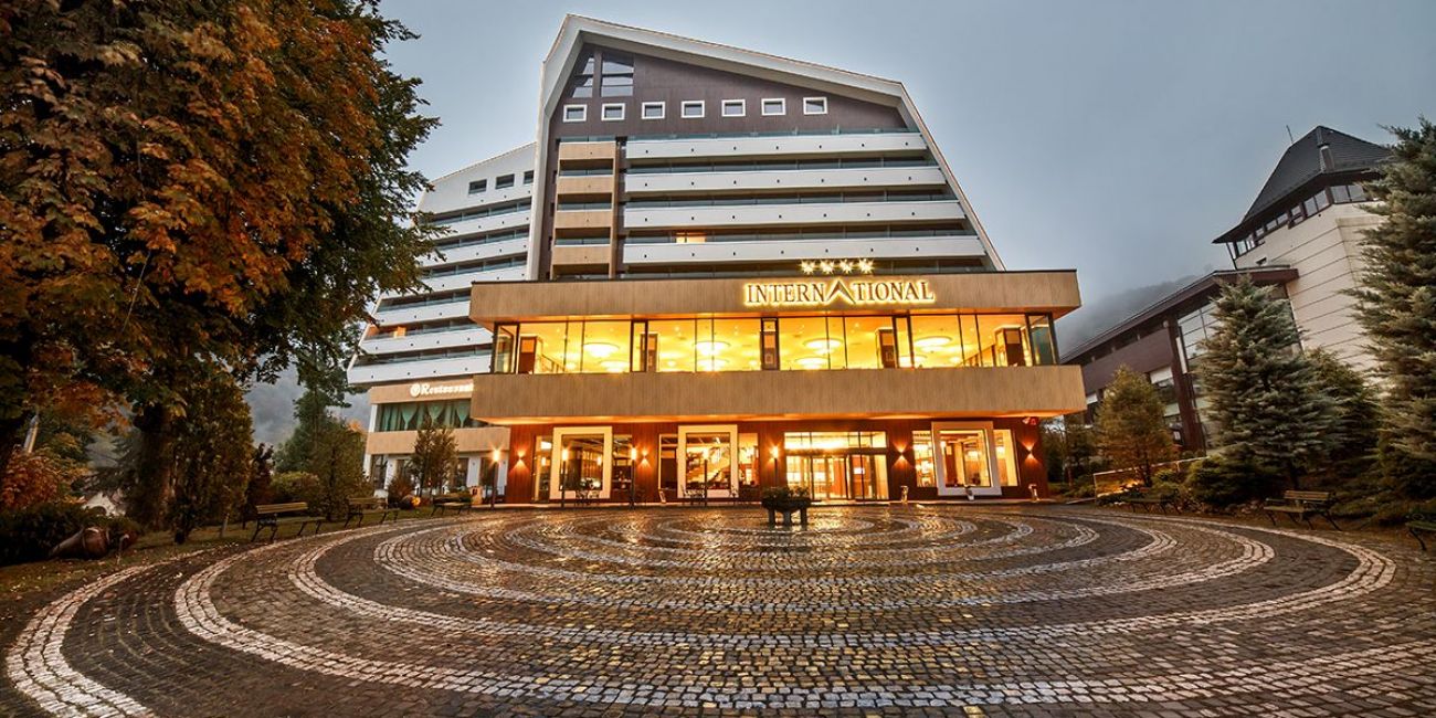 Oferta pentru Munte 2025 Hotel International Sinaia 4* - Mic Dejun/Mic Dejun + Fisa Cont