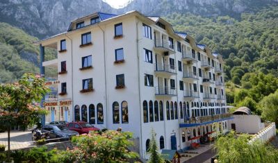 Oferta pentru Balneo 2024 Hotel Golden Spirit 3* - Mic Dejun/Mic Dejun + Tratament