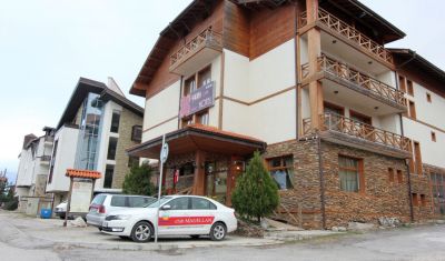 Oferta pentru Revelion 2024 Hotel Family Pirina Club 3* - Mic Dejun/Demipensiune