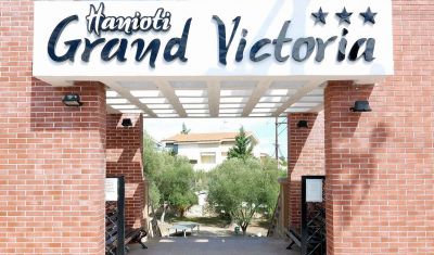 Oferta pentru Vara 2024 Hotel Hanioti Grand Victoria 3* - Demipensiune