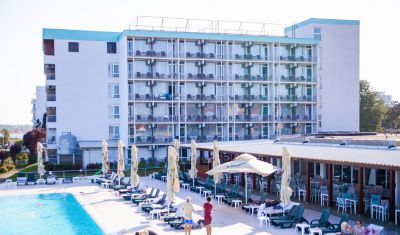 Oferta pentru Vara 2023 Hotel Carmen Azzuro 4* - Mic Dejun/Mic Dejun + Fisa Cont