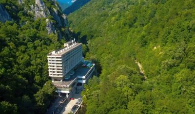 Oferta pentru Balneo 2025 Hotel Roman 2* - Mic Dejun/Fisa Cont + Tratament