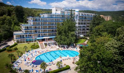 Oferta pentru Vara 2022 Hotel Perla 3* - Mic Dejun/Demipensiune/All Inclusive