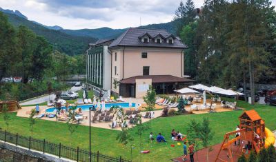 Oferta pentru Balneo 2024 Hotel Izvoare 4* - Mic Dejun/Mic Dejun + Fisa Cont