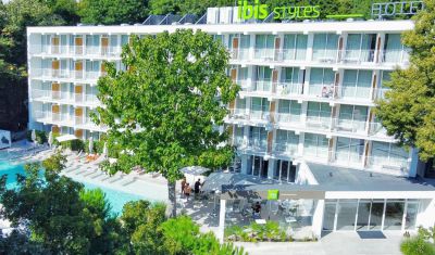 Oferta pentru Litoral 2024 Hotel Roomer Ibis Styles 3* - Mic Dejun/Demipensiune