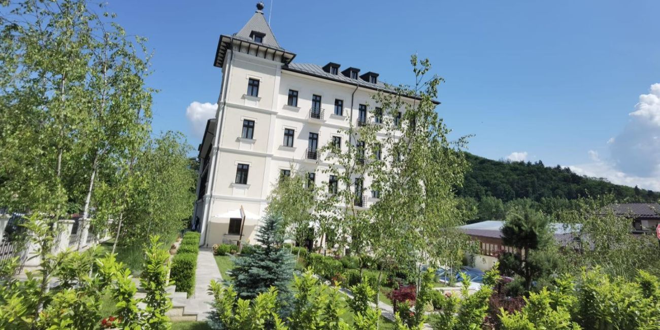 Oferta pentru Balneo 2025 Hotel Carolin 4* - Mic Dejun/Mic Dejun + Fisa Cont